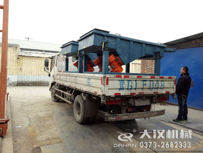 1020石墨直線振動篩 1020石墨直線振動篩